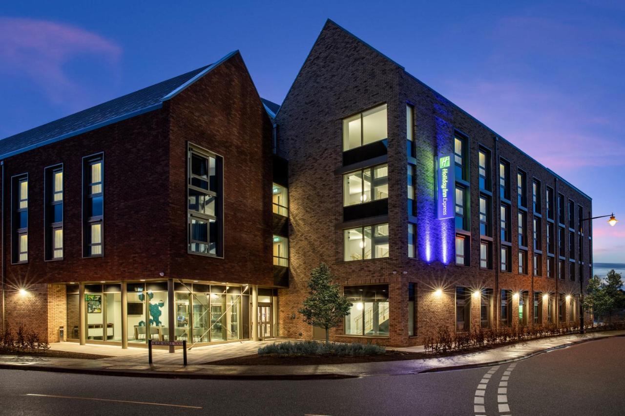 Holiday Inn Express Cambridge West - Cambourne By Ihg エクステリア 写真