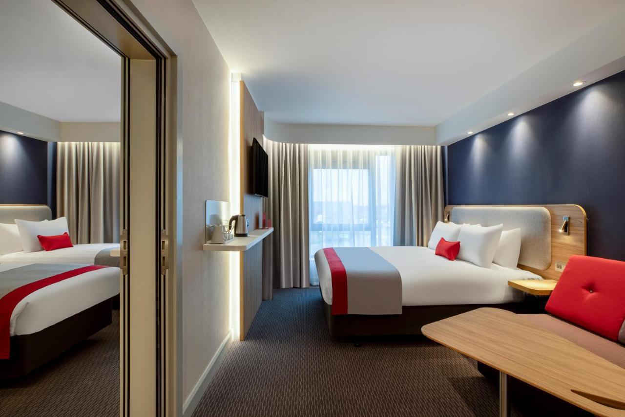 Holiday Inn Express Cambridge West - Cambourne By Ihg エクステリア 写真